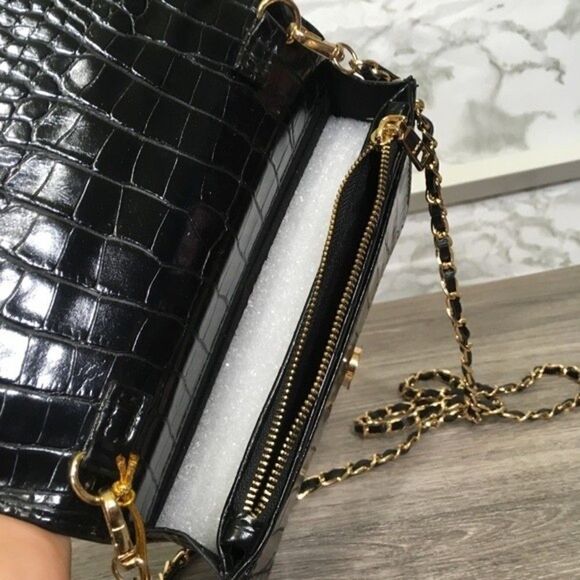 NWT Bebe Fabiola Stamped Faux Croc Embossed Crossbody Purse Bag Chain Strap - Picture 6 of 9